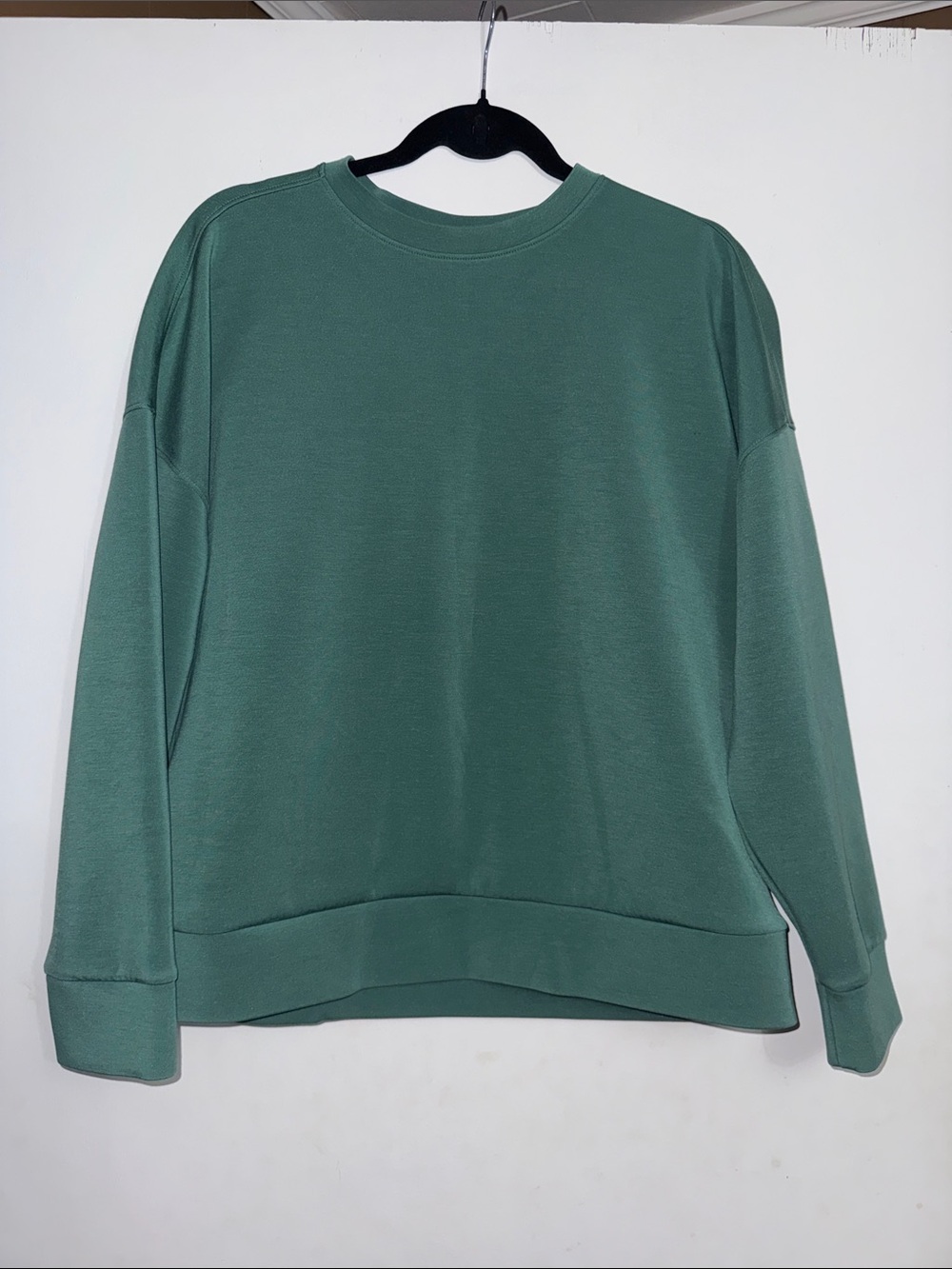 Members Mark size large women’s luxe crew green sweatshirt scuba similar fabric